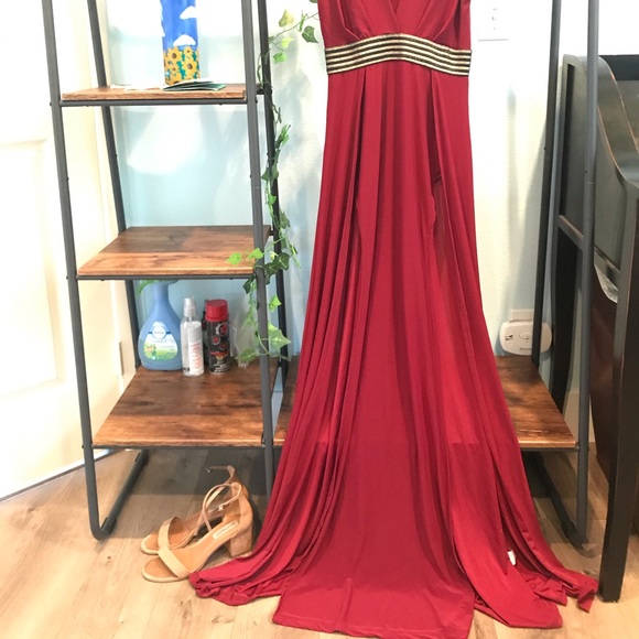 Sexy formal dress with high slit. - Picture 2 of 4